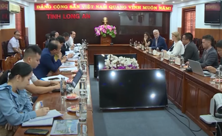 Phó Chủ tịch UBND tỉnh Long An làm việc với Quỹ đầu tư chống biến đổi khí hậu Hà Lan và Công ty CA Water về dự án đầu tư xây dựng hồ chứa nước ngọt và nhà máy nước sạch tại huyện Cần Giuộc